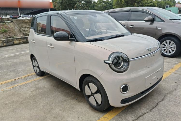 Used Wuling Hongguang MINIEV 2026 Model Fifth Generation, 301km Deluxe Edition Front Right 45 Deg