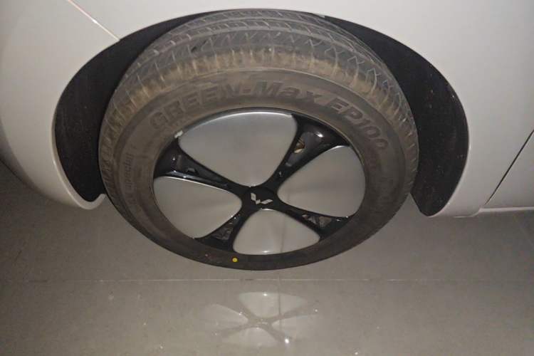 Used Wuling Hongguang MINIEV 2026 Model Fifth Generation, 301km Deluxe Edition Left Front Wheel Hub