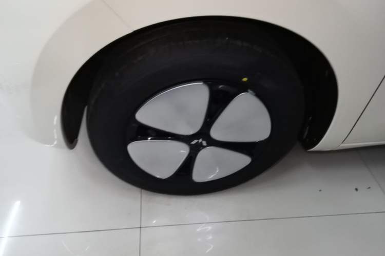 Used Wuling Hongguang MINIEV 2026 Model Fifth Generation, 205km Advanced Edition Left Front Wheel Hub