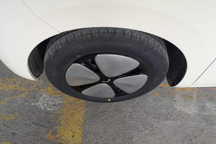 Used Wuling Hongguang MINIEV 2026 Model Fifth Generation, 301km Deluxe Edition Left Front Wheel Hub