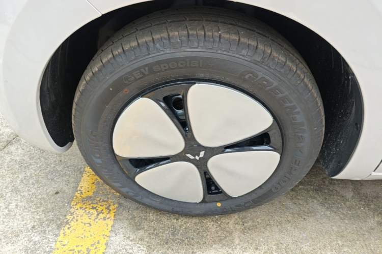 Used Wuling Hongguang MINIEV 2026 Model Fifth Generation, 301km Deluxe Edition Left Front Wheel Hub