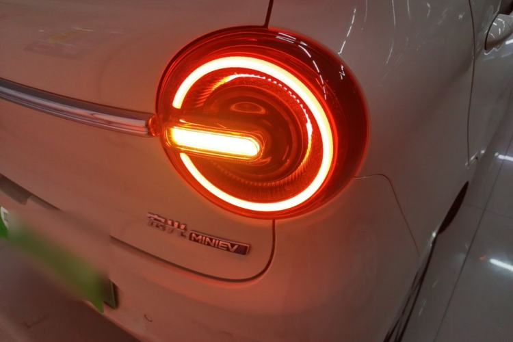 Used Wuling Hongguang MINIEV 2026 Model Fifth Generation, 205km Advanced Edition Right Rear Taillight