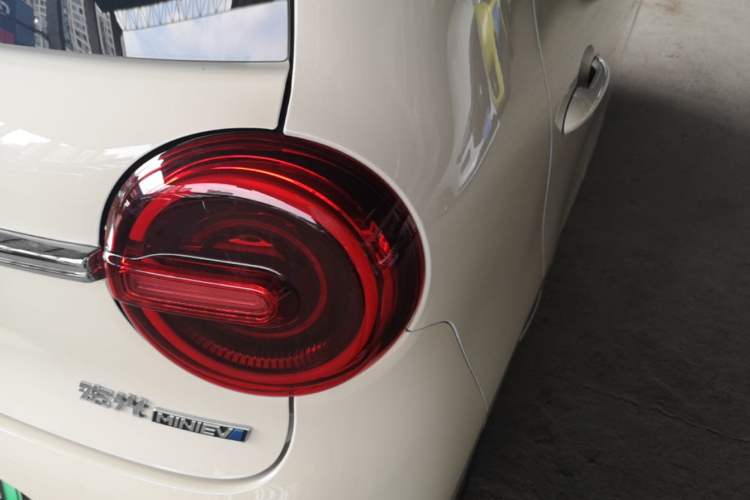 Used Wuling Hongguang MINIEV 2026 Model Fifth Generation, 301km Deluxe Edition Right Rear Taillight