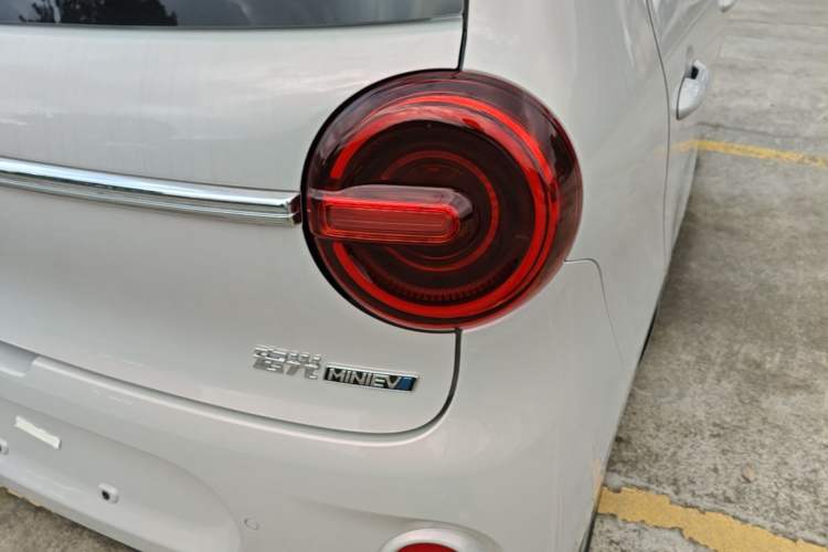 Used Wuling Hongguang MINIEV 2026 Model Fifth Generation, 301km Deluxe Edition Right Rear Taillight