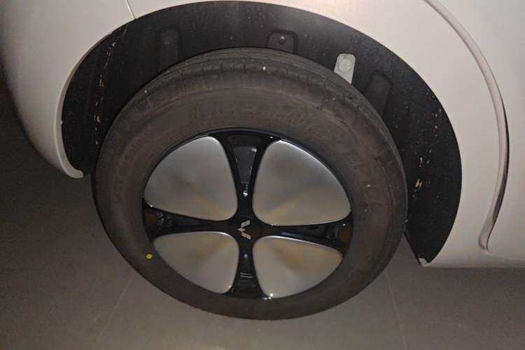 Used Wuling Hongguang MINIEV 2026 Model Fifth Generation, 301km Deluxe Edition Right Rear Wheel Hub