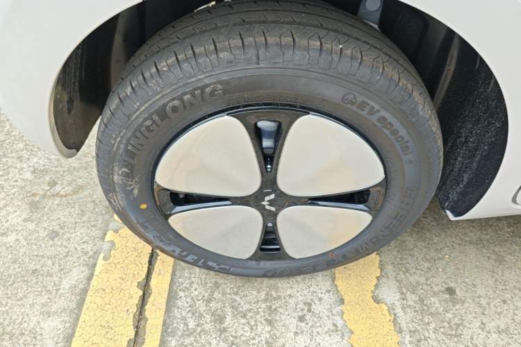 Used Wuling Hongguang MINIEV 2026 Model Fifth Generation, 301km Deluxe Edition Right Rear Wheel Hub
