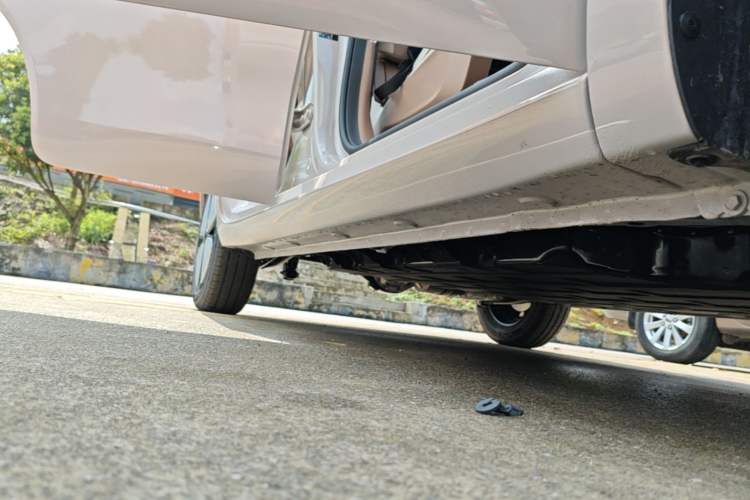 Used Wuling Hongguang MINIEV 2026 Model Fifth Generation, 301km Deluxe Edition Right Side Sill
