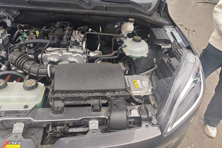 Used Wuling Hongguang New Energy 2025 Extended-Range Hybrid 50 km Standard Version Engine Bay Left