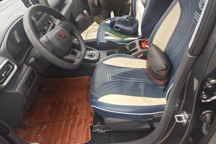 Used Wuling Hongguang New Energy 2025 Extended-Range Hybrid 50 km Standard Version Left Front Seat