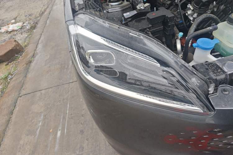 Used Wuling Hongguang New Energy 2025 Extended-Range Hybrid 50 km Standard Version Right Front Headlight
