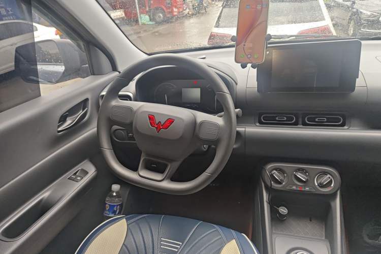 Used Wuling Hongguang New Energy 2025 Extended-Range Hybrid 50 km Standard Version Steering Wheel