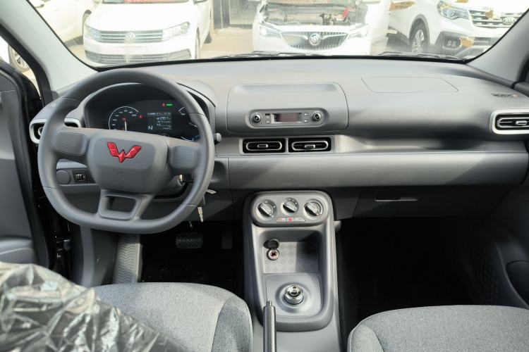 Used Wuling Hongguang New Energy 2024 All-Electric Model 300KM Practical Version Center Console