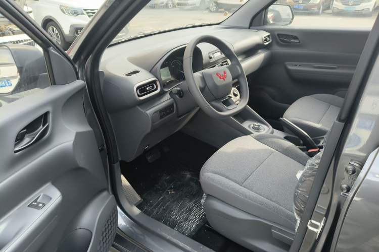 Used Wuling Hongguang New Energy 2024 All-Electric Model 300KM Practical Version Driver Seat