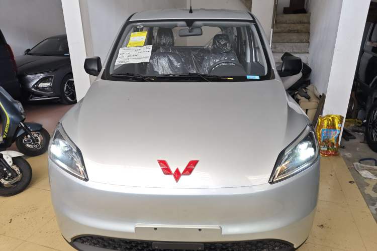 Used Wuling Hongguang New Energy 2024 All-Electric Model 300KM Practical Version Exterior 1