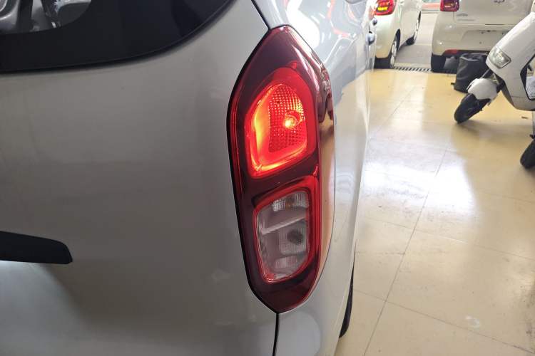 Used Wuling Hongguang New Energy 2024 All-Electric Model 300KM Practical Version Exterior 6
