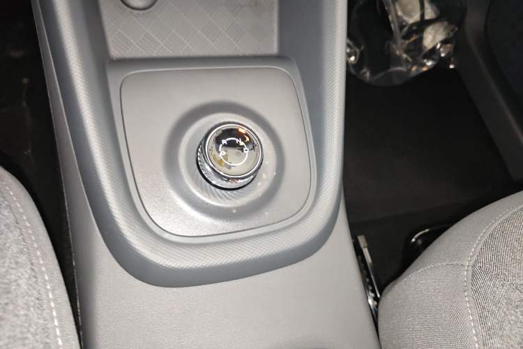 Used Wuling Hongguang New Energy 2024 All-Electric Model 300KM Practical Version Gear Lever