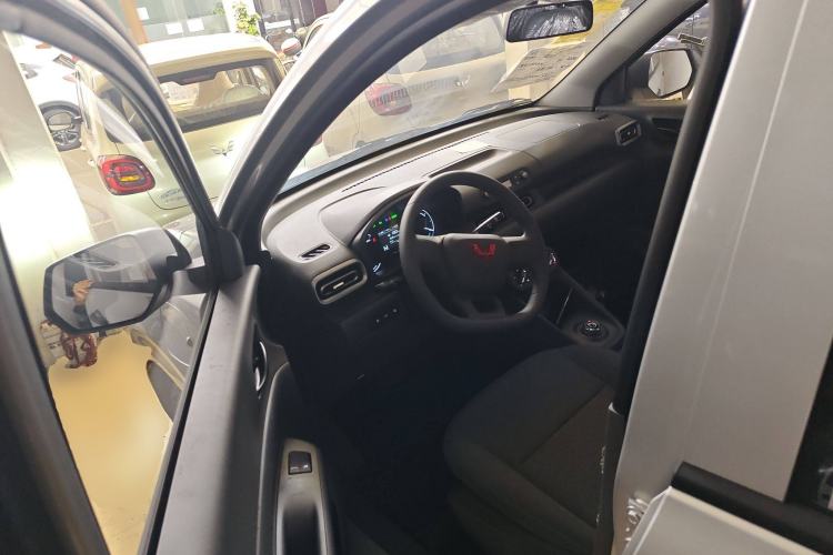 Used Wuling Hongguang New Energy 2024 All-Electric Model 300KM Practical Version Interior 3