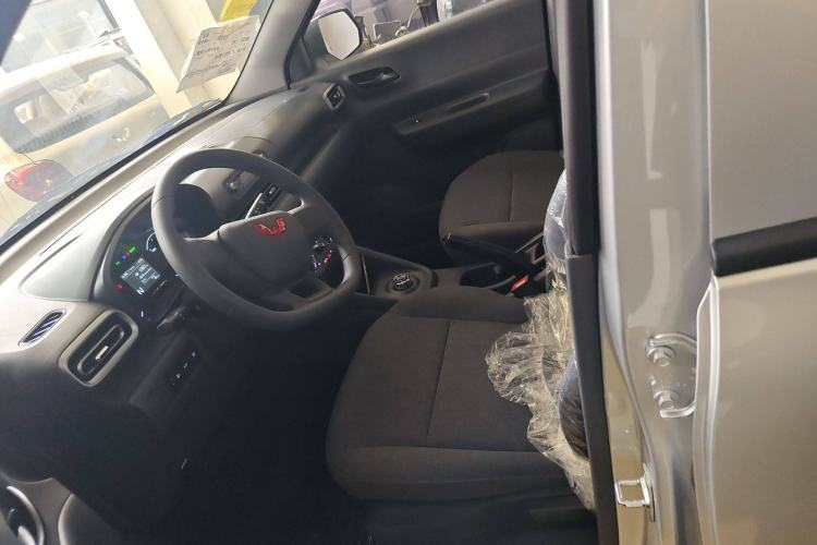 Used Wuling Hongguang New Energy 2024 All-Electric Model 300KM Practical Version Left Front Seat