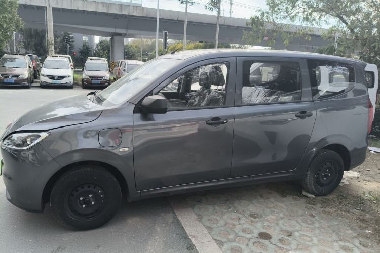 Used Wuling Hongguang New Energy 2024 All-Electric Model 300KM Practical Version Left Side