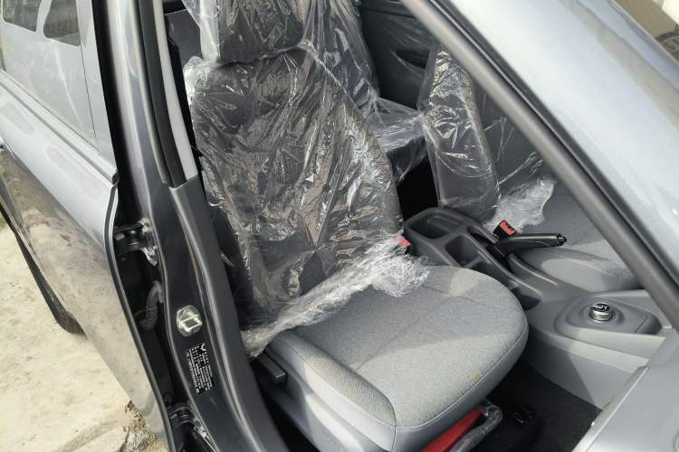 Used Wuling Hongguang New Energy 2024 All-Electric Model 300KM Practical Version Right Front Seat