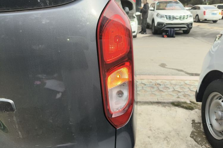 Used Wuling Hongguang New Energy 2024 All-Electric Model 300KM Practical Version Right Rear Taillight