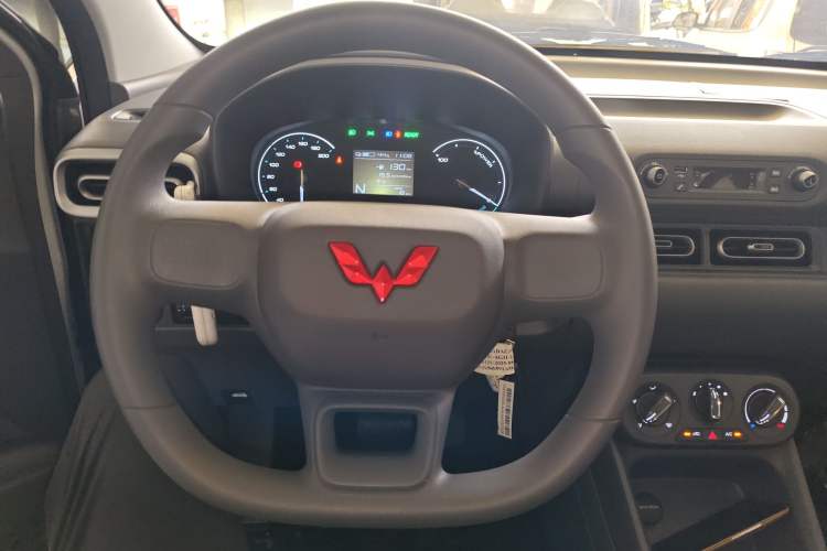 Used Wuling Hongguang New Energy 2024 All-Electric Model 300KM Practical Version Steering Wheel