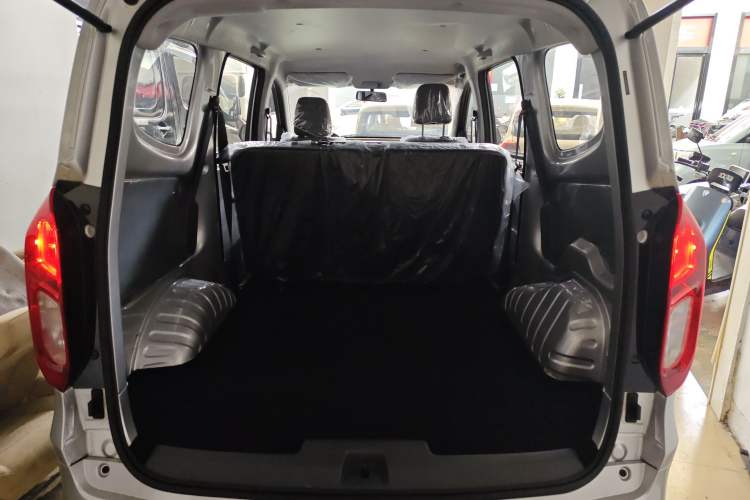 Used Wuling Hongguang New Energy 2024 All-Electric Model 300KM Practical Version Trunk