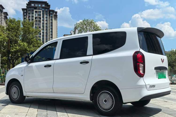 Used Wuling Hongguang New Energy 2024 All-Electric Model 300KM Standard Version Exterior 3