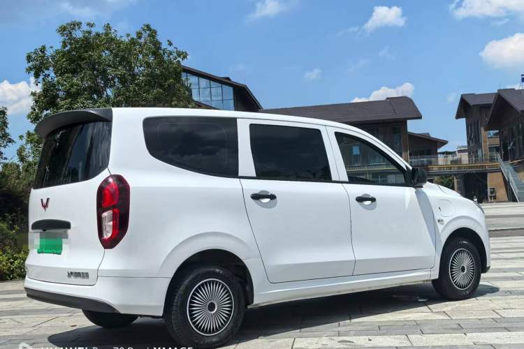 Used Wuling Hongguang New Energy 2024 All-Electric Model 300KM Standard Version Exterior 6