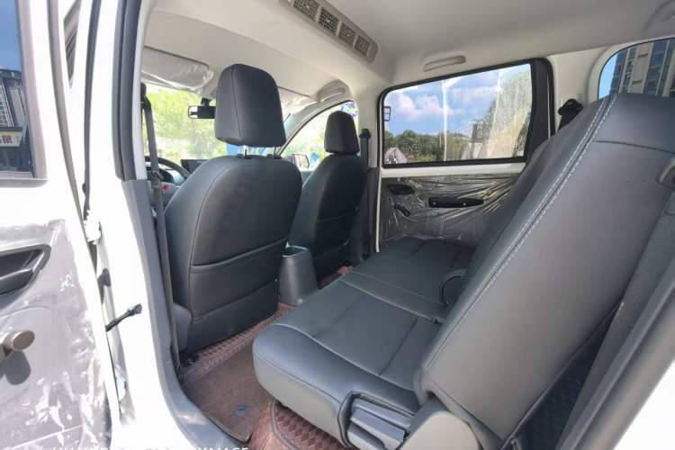 Used Wuling Hongguang New Energy 2024 All-Electric Model 300KM Standard Version Interior 1