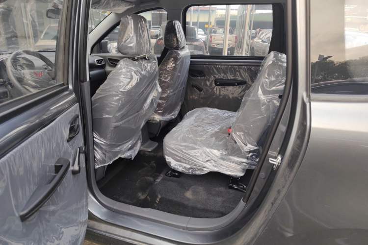 Used Wuling Hongguang New Energy 2024 All-Electric Model 300KM Practical Version Interior 2