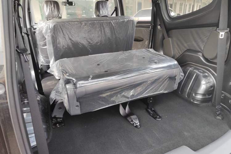 Used Wuling Hongguang New Energy 2024 All-Electric Model 300KM Practical Version Interior 3