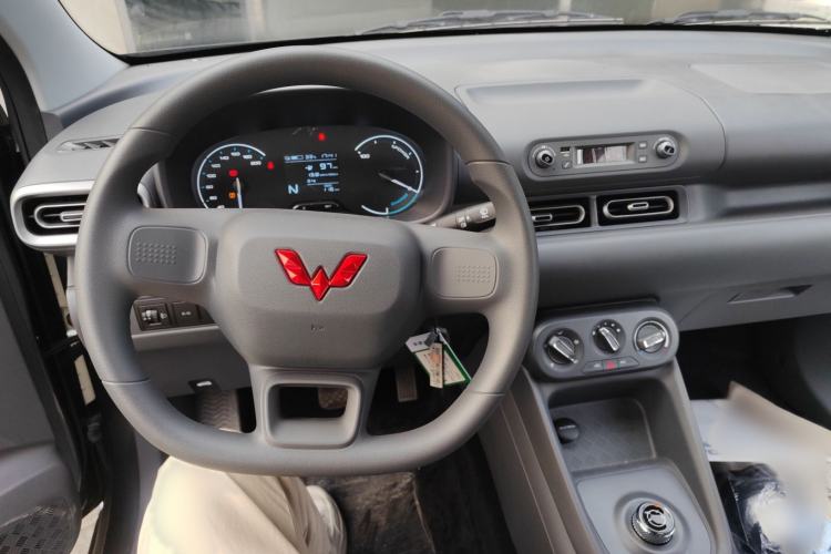 Used Wuling Hongguang New Energy 2024 All-Electric Model 300KM Practical Version Interior 5