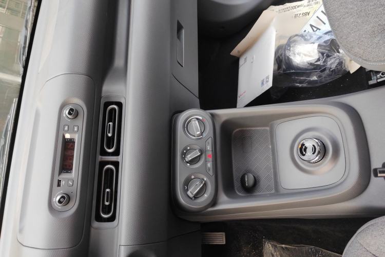 Used Wuling Hongguang New Energy 2024 All-Electric Model 300KM Practical Version Interior 6