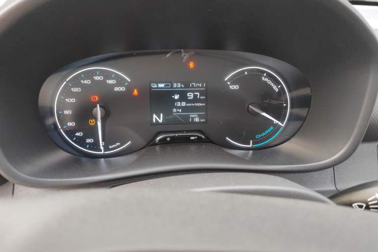 Used Wuling Hongguang New Energy 2024 All-Electric Model 300KM Practical Version Odometer Close Up
