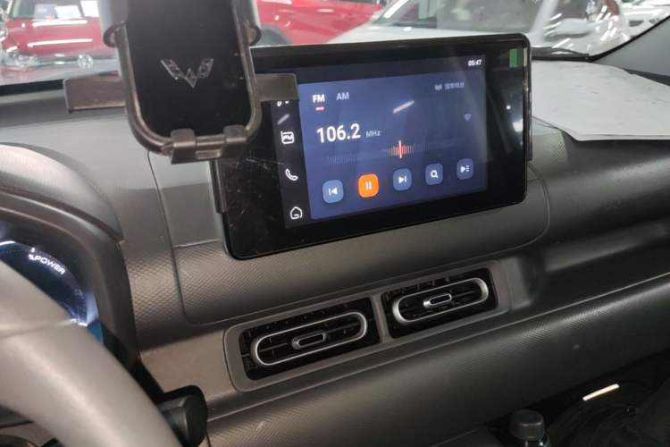 Used Wuling Hongguang New Energy 2024 All-Electric Model 300KM Standard Version Audio And AC Panel