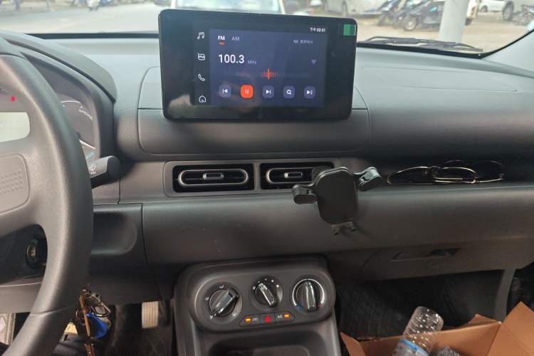 Used Wuling Hongguang New Energy 2024 All-Electric Model 300KM Standard Version Audio And AC Panel