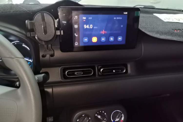 Used Wuling Hongguang New Energy 2024 All-Electric Model 300KM Standard Version Audio And AC Panel