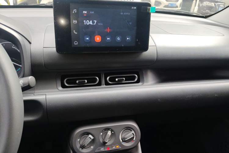 Used Wuling Hongguang New Energy 2024 All-Electric Model 300KM Standard Version Audio And AC Panel
