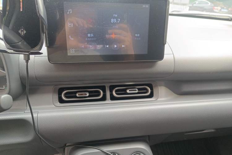 Used Wuling Hongguang New Energy 2024 All-Electric Model 300KM Standard Version Audio And AC Panel