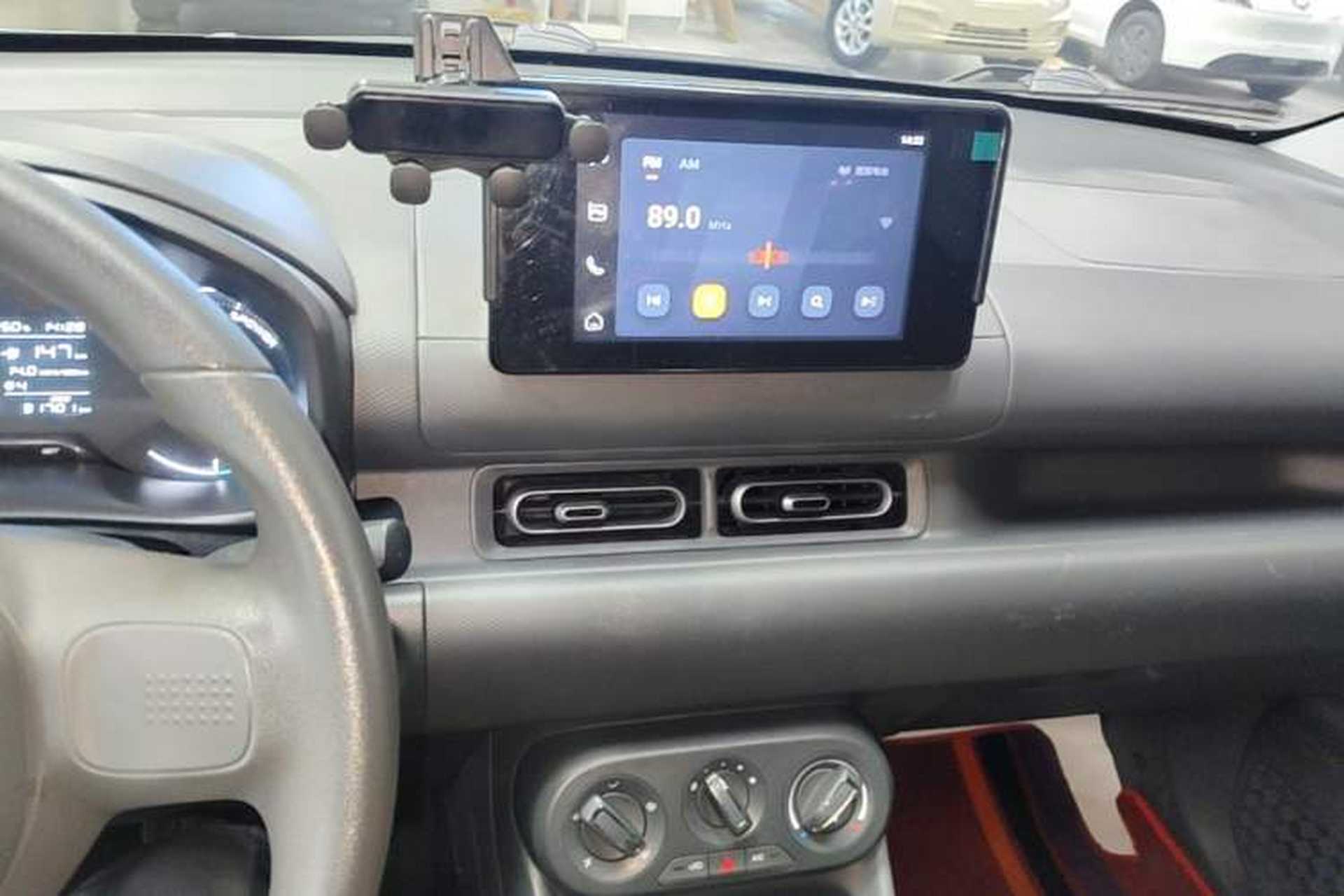 Used Wuling Hongguang New Energy 2024 All-Electric Model 300KM Standard Version Audio And AC Panel