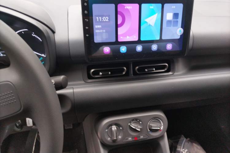 Used Wuling Hongguang New Energy 2024 All-Electric Model 300KM Practical Version Audio And AC Panel