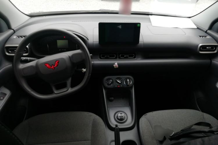 Used Wuling Hongguang New Energy 2024 All-Electric Model 300KM Standard Version Center Console