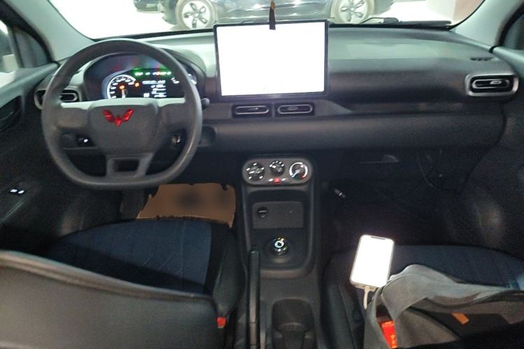 Used Wuling Hongguang New Energy 2024 All-Electric Model 300KM Standard Version Center Console
