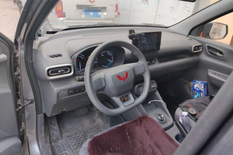 Used Wuling Hongguang New Energy 2024 All-Electric Model 300KM Standard Version Center Console