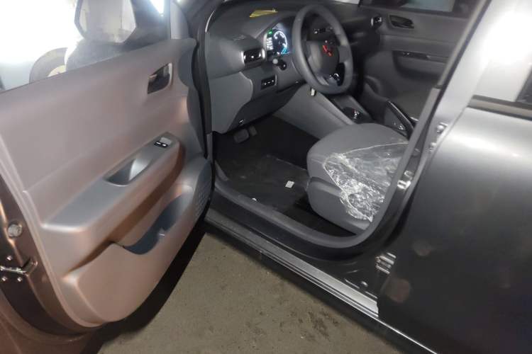 Used Wuling Hongguang New Energy 2024 All-Electric Model 300KM Practical Version Driver Seat