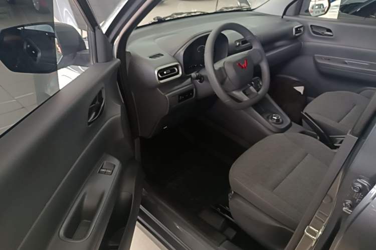 Used Wuling Hongguang New Energy 2024 All-Electric Model 300KM Practical Version Driver Seat
