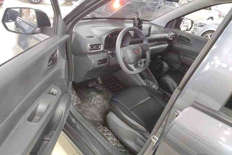 Used Wuling Hongguang New Energy 2024 All-Electric Model 300KM Standard Version Driver Seat