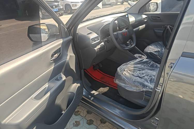 Used Wuling Hongguang New Energy 2024 All-Electric Model 300KM Standard Version Driver Seat