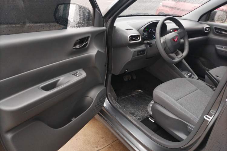 Used Wuling Hongguang New Energy 2024 All-Electric Model 300KM Practical Version Driver Seat